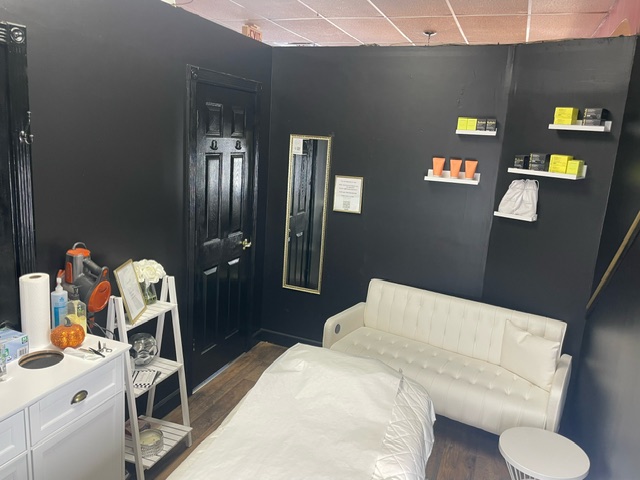 Treatment room with seating
